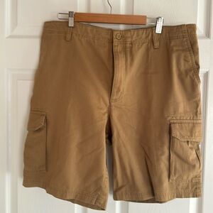 Like  new flat front cargo shorts